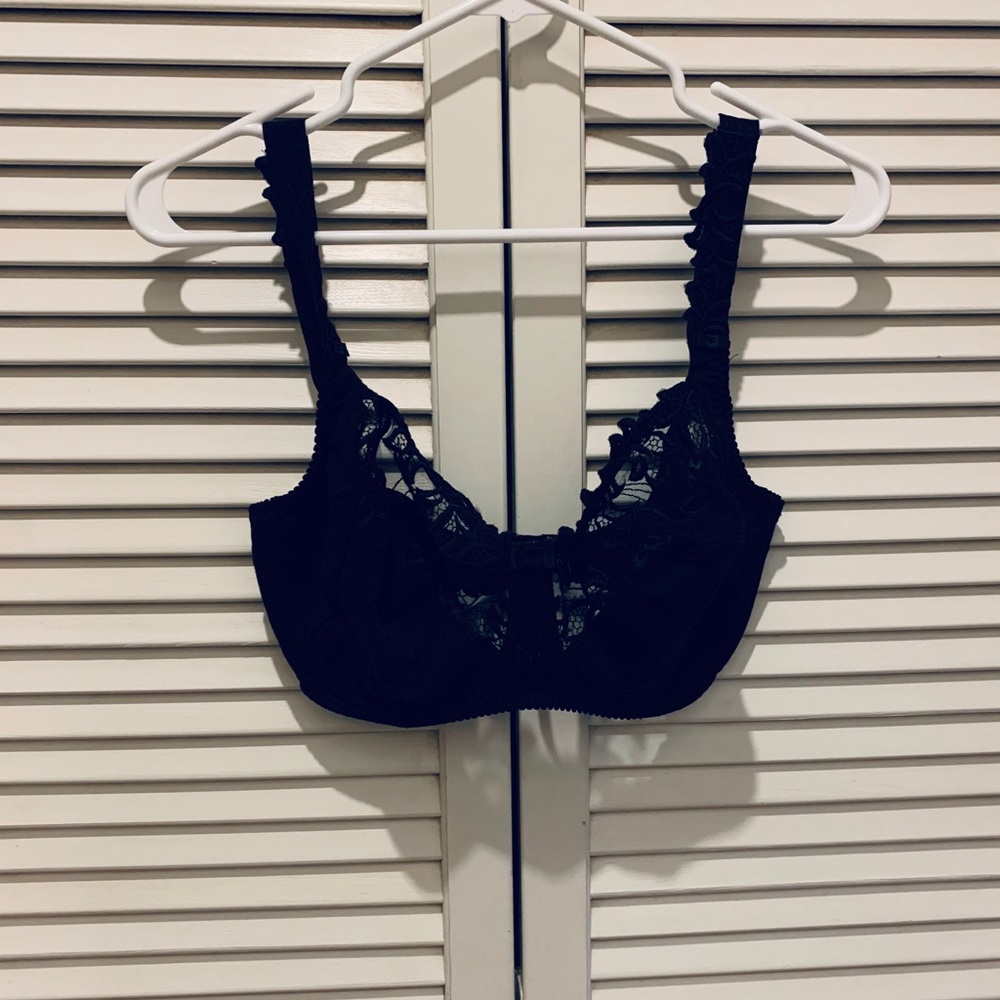 Black lace bra by Prima Donna
